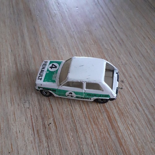 Vecchia auto giocattolo - auto,